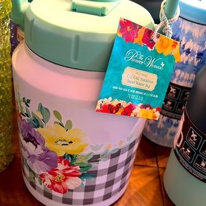 Pioneer woman 1/2 gallon stainless steel water jug